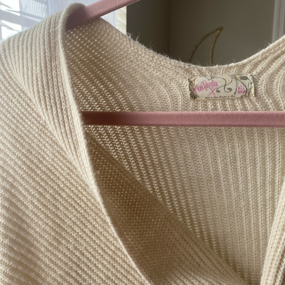 COMFY FREE PEOPLE SHRUG/SWEATER
